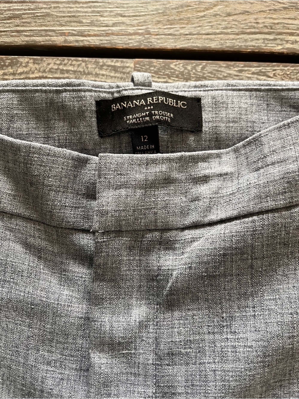 BANANA REPUBLIC straight trouser in grey, size 12.